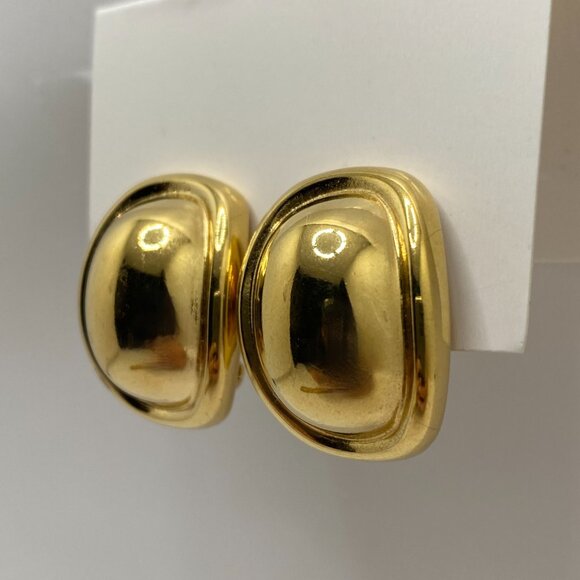 Vintage Gold-Toned Large Clip-on Round Earrings - Picture 2 of 9